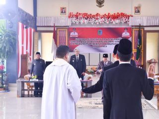 Bupati Sintang Lantik 8 Pejabat Struktural Eselon III