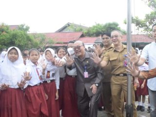 Cegah Gigitan Nyamuk, Pemkab Sintang Himbau Pelajar Gunakan Minyak Serai
