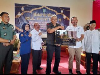 Bupati Sintang Minta Kades dan Lurah Semangat Layani Masyarakat