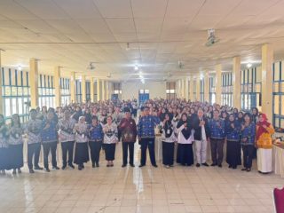 Hermina Bala Jadi Keynote Speaker pada Pelatihan Perempuan PGRI Sintang