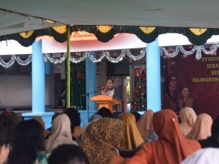 Bupati Sintang Minta Kadis Dikbud Baru Benahi Data Pendidikan Daerah