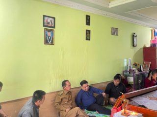 Bupati Sintang Melayat ke Kediaman Korban Kecelakaan Bus Damri