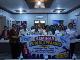 Dinas KBP3A Sintang Dorong Perempuan Berani Menyampaikan Pendapat melalui Seminar Public Speaking